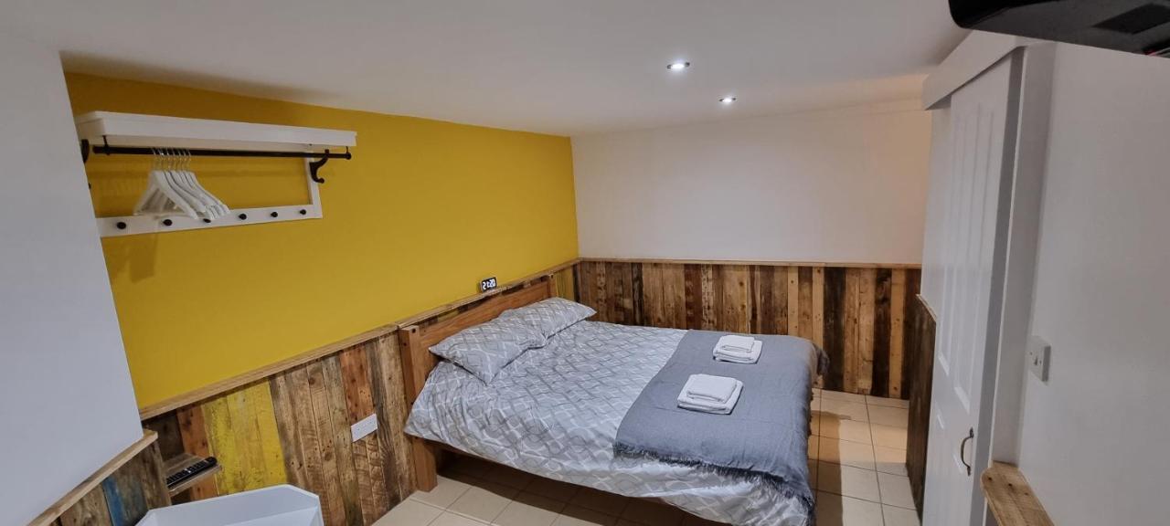 Rowcroft Lodge Guest House B&B เพนตัน ภายนอก รูปภาพ